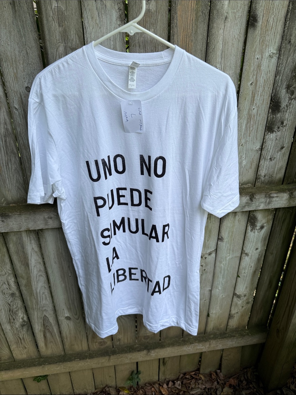 Rirkrit Tiravanija NWT white Tshirt UNO NO PUEDE SIMULAR LA LIBERTAD Glenstone L